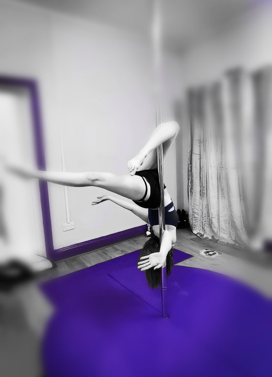hyper_ru's tweet photo. I love this shape 💋 getting so much better and comfortable 😘

#pole #polefitness #beginnerpole https://t.co/vq62pNvOXL