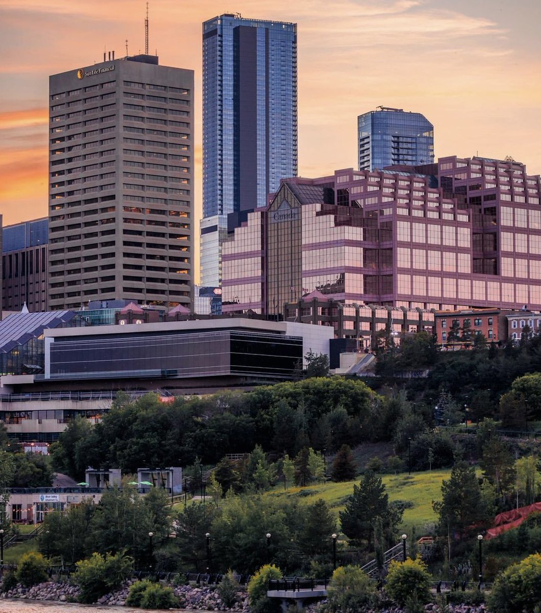 EdmontonTwitte's tweet photo. βοΈ Happy Sunday, Edmonton Explorers! βοΈ π·: @andrewds_photos #EdmontonExplorer #DiscoverEdmonton #ExploreLocal #SunshineAndSmiles #ExploreEdmonton #CityOfChampions https://t.co/veO1kXFdS4