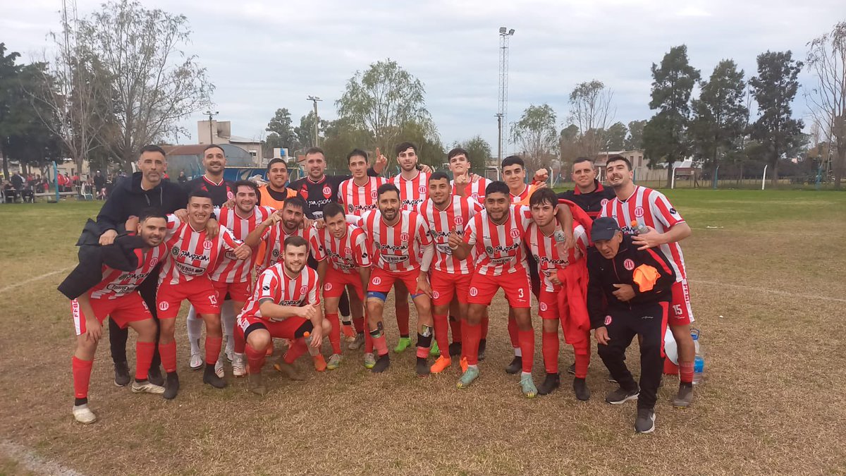 FirmatFBC_'s tweet photo. ⚽️ El Rojo a cuartos !!!

🔴 El equipo de Luciano Raposo volvió a derrotar a San Martín por 1 a 0 y se metió entre los ocho mejores del torneo.

👉 El gol lo convirtió Matías Gonzalez ni bien comenzó el encuentro.

➡️ Global FFBC 2 - San Martín de Pavón Arriba 0

🔴 Y el Rojo va https://t.co/B2D7Bt3qoN