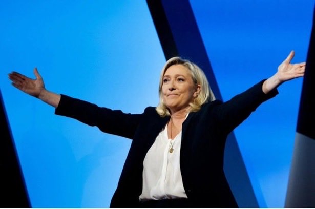 رَحِمَ الله الشاب نائل #nael وجعلَ مثواه الجنة 🙏🏼 ..
الكرة الأرضية استنكرت الجريمة وطالبت بالعدالة وبمحاكمة الشرطي 👮‍♀️ الذي اطلق النار ..
امَّا  بعد !!
هل حرق حقول الزراعة والتعدي على أرزاق الناس يُعيد الى " نائل " روحهِ الى جسده ؟ ..
هل بحريق السيارات والمقاهي والعمارات يُعطي