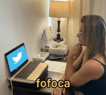 rhsenyra's tweet photo. a plateia comemorando que o valmir e karen não estão mais juntos kkkkkkkkkkkkkkkkkkkaaaaaaaa #CasamentoAsCegasBrasil https://t.co/PiBjCoIckM