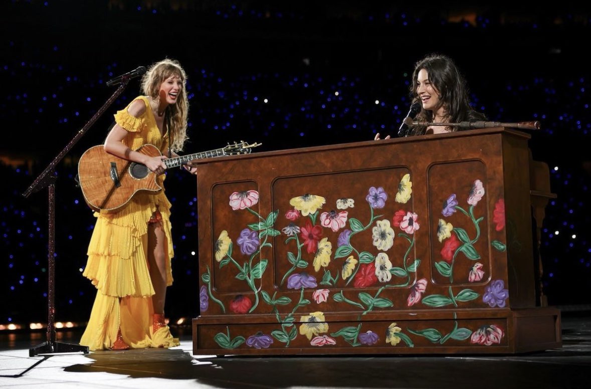 Manifestation works 😫 This is too much for me to handle rn 😭 #CincyTSTheErasTour <a href="/gracieshq/">GracieAbramsHQ</a>