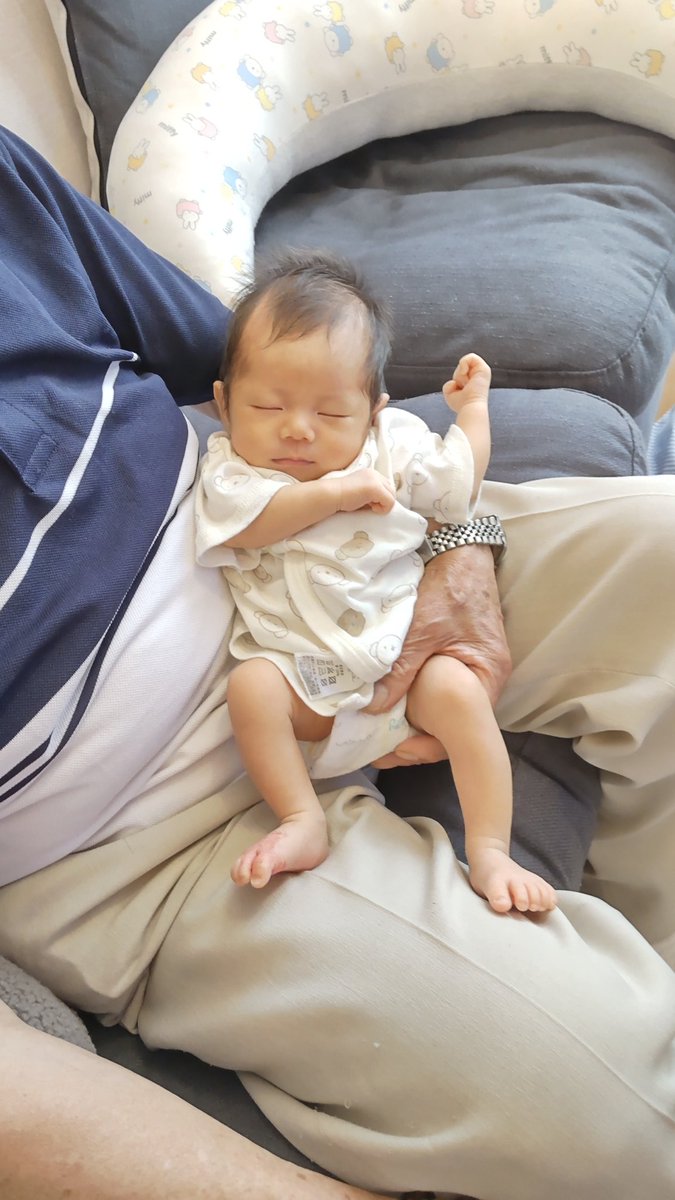imashoseika's tweet photo. 初孫でございます。

生後一週間

変身ポーズが得意です。

嬉♪ https://t.co/TZnOxq6wjY