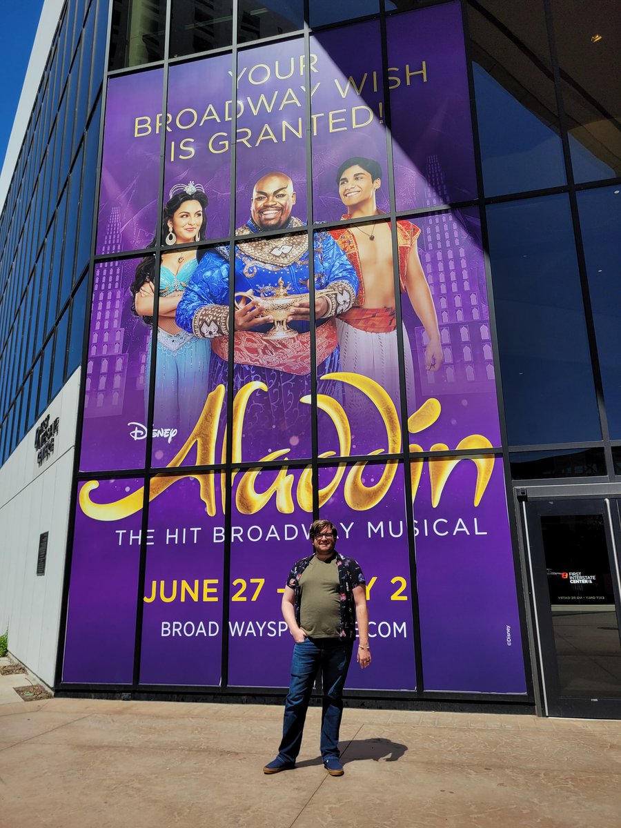 Valleyvampire's tweet photo. @aladdin was absolutely amazing! @MrValleytheVamp thank you for being the best date! https://t.co/JOpAaTHeyp