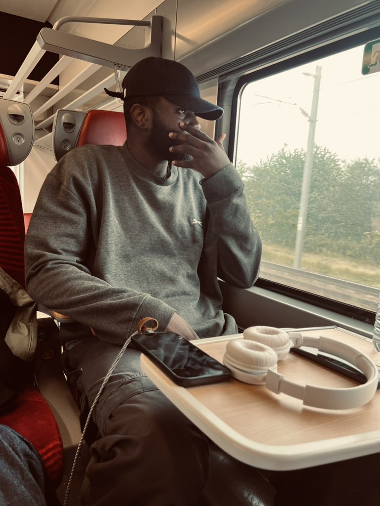 roddy334's tweet photo. 🌚🚀 https://t.co/K1yxhXrphL