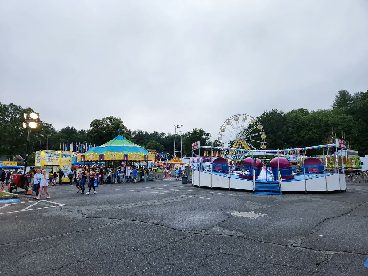 There WILL be fireworks tonight in the common. Feel free to make your way down. #WilmingtonFire