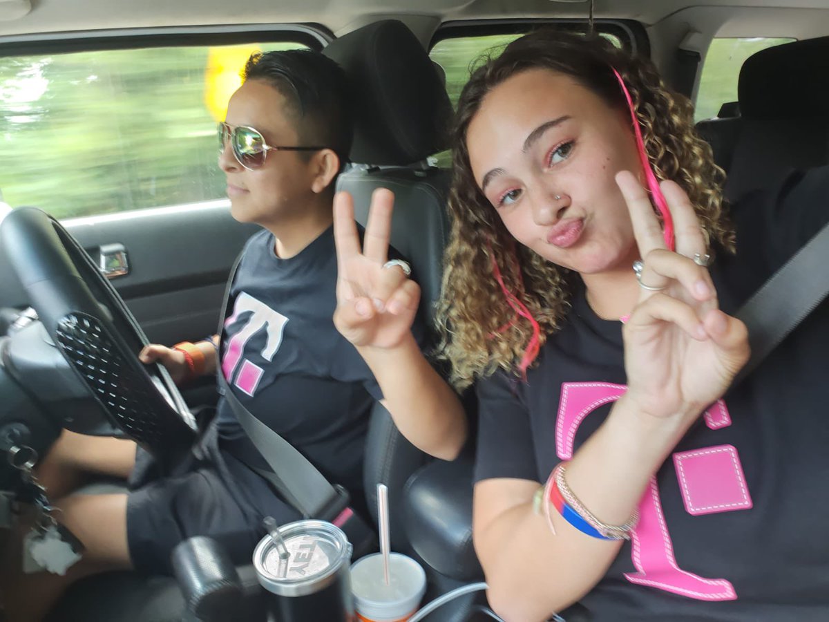 AmaniTmo's tweet photo. Another successful event day in El Campo!💖💪🏾 2 HSI and 5CV @Breanna0298 @LuzRodTMO  &amp; our “honorary” T-Mobile helpers Breann and the hubs for helping us set up and get the word out! 

#Store216G
#WhartonWizards
#NewMontnNewGoals
#TMOTakeOver https://t.co/PG6WN44QZ4