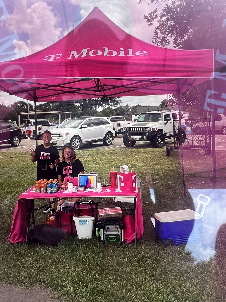 AmaniTmo's tweet photo. Another successful event day in El Campo!💖💪🏾 2 HSI and 5CV @Breanna0298 @LuzRodTMO  &amp; our “honorary” T-Mobile helpers Breann and the hubs for helping us set up and get the word out! 

#Store216G
#WhartonWizards
#NewMontnNewGoals
#TMOTakeOver https://t.co/PG6WN44QZ4