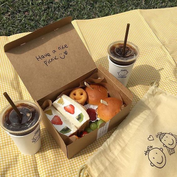 daria_wite's tweet photo. let's have a picnic https://t.co/GEswOhchAB