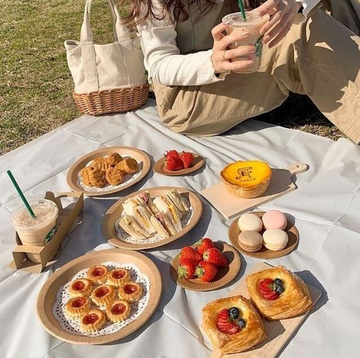 daria_wite's tweet photo. let's have a picnic https://t.co/GEswOhchAB
