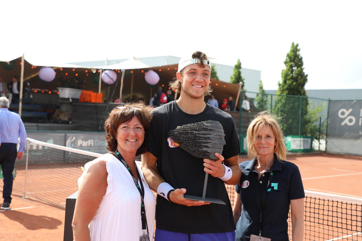 Not_Esportivas's tweet photo. ITF TENNIS!
Parabéns ao tenista campeão o belga Tibo Colson (🇧🇪) que conquistou o @worldtennis de M25 de Arlon na Bélgica, conquistando assim o segundo título de ITF na carreira
#ITFWorldTennisTour #ITFtennis #tennis #tcgarisart #ArlonOpen #TiboColson https://t.co/7JFPsBARBq