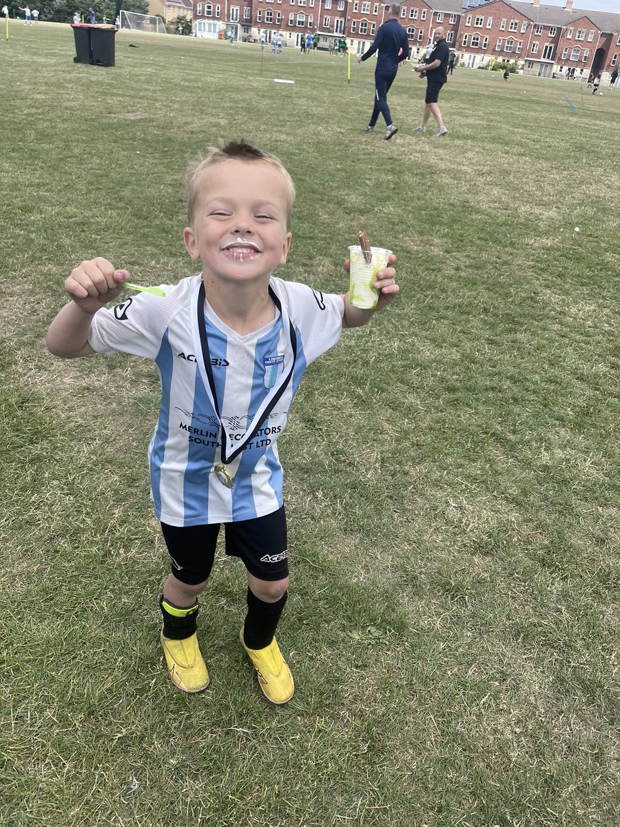 EmmaVernalxox's tweet photo. The boys absolutely smashed the imperial tournament today! 4/5 games played, after a no show. Won 2 (they will be playing in the same division next season) and lost 2 (that are division one). Roll on next weekend, two tournaments to look forwards to 🔵⚪️ https://t.co/gvbq6rfEWG