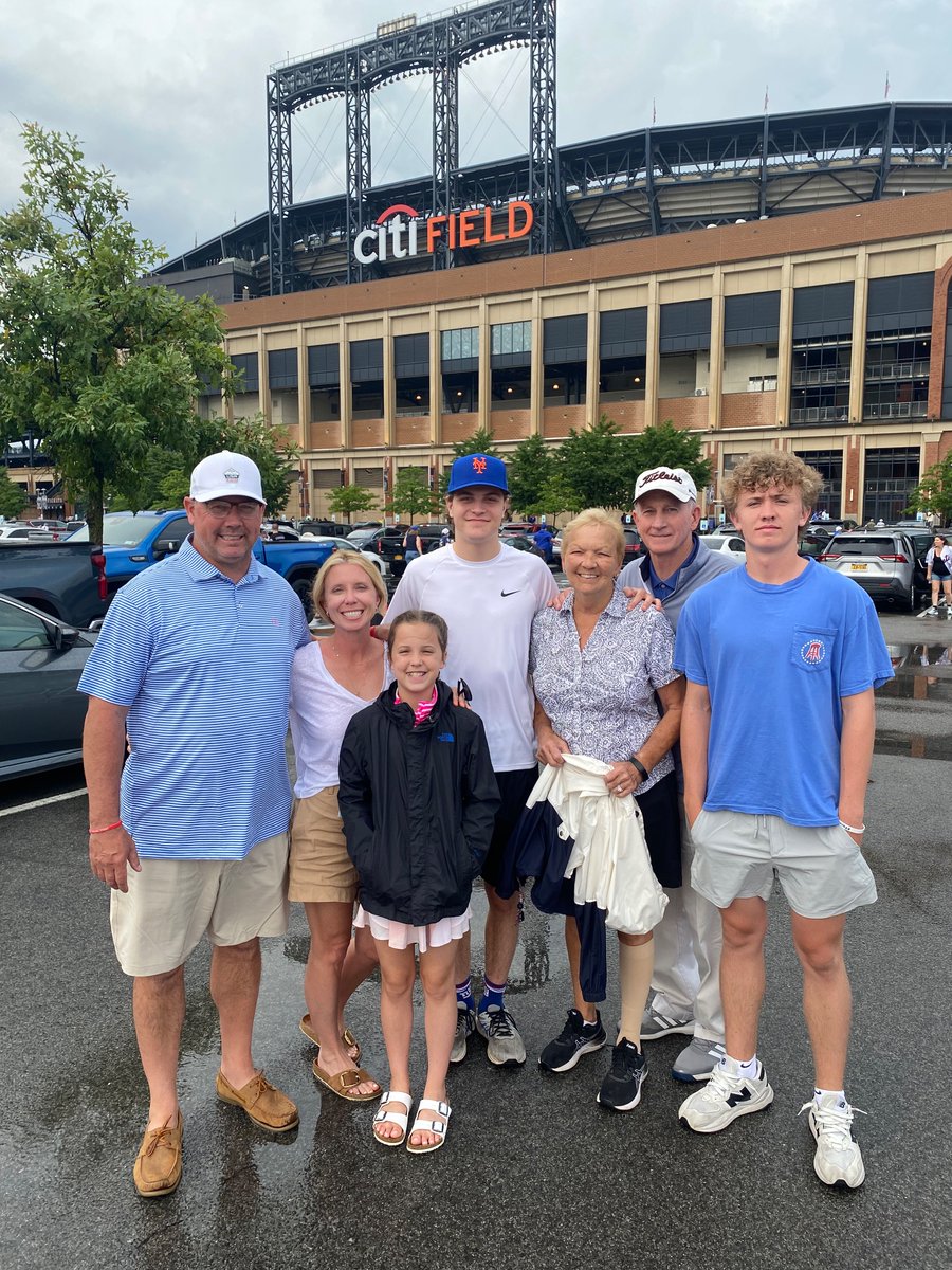 PatQBtrainer's tweet image. #metspregame
First @Mets game