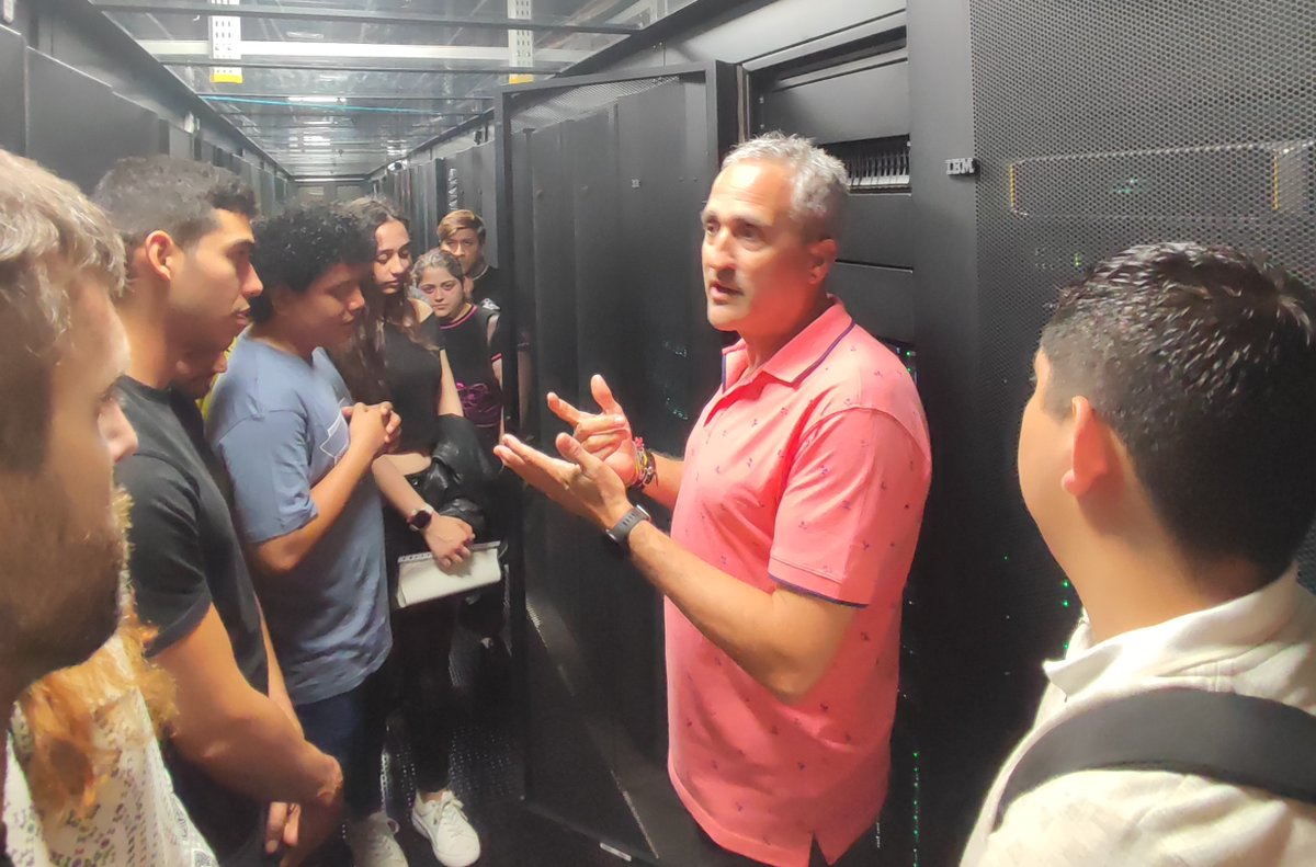 CruzRojaNavarra's tweet photo. Alumnado del proyecto ‘#TANDEM, Grabación de datos y apoyo administrativo’, que ofrece formación en alternancia con el empleo a jóvenes, ha visitado #NASERTIC.
Han conocido sus instalaciones, funcionamiento y la infraestructura tecnológica.
#PlanEmpleoCruzRoja #NextGenerationEU https://t.co/UlelEBSkaj
