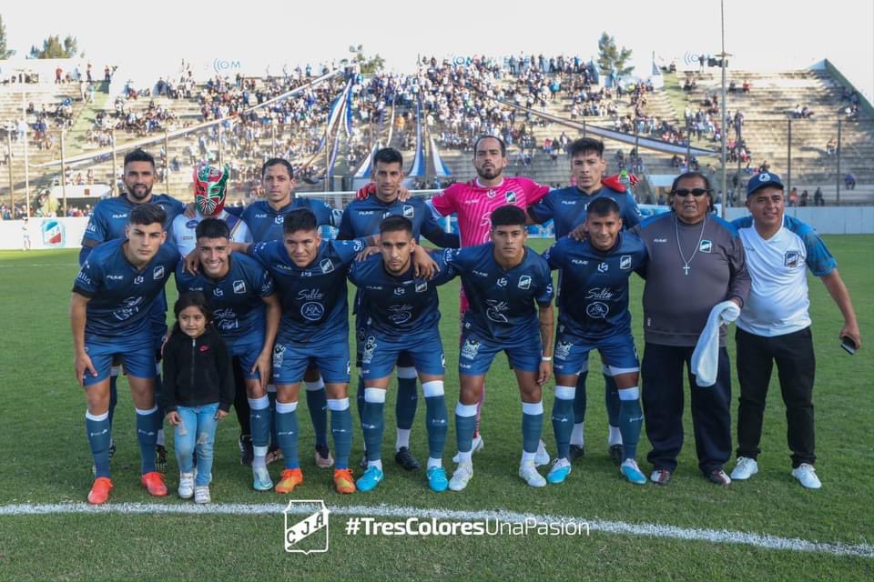 -Descríbeme orgullo, unión y 🥚🥚 a pesar de ✌🏻📅 ⬇️ . 
- 📸 👇🏼