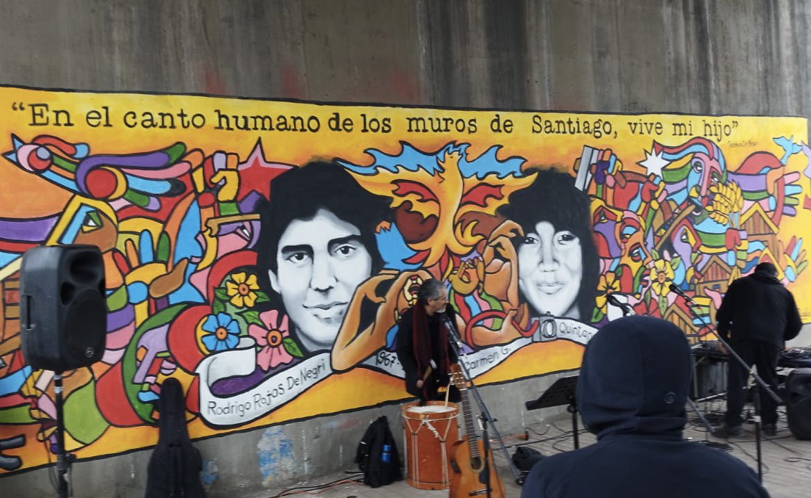 Muni_Renca's tweet photo. Este domingo, participamos de la inauguración de un mural en homenaje a Rodrigo Rojas de Negri y Carmen Gloria Quintana. La obra se realizó en Camino Lo Boza con Vespucio. En este lugar, se encontró tanto el cuerpo de Rojas de Negri como a Carmen Gloria Quintana 👇🏻 https://t.co/JZgvZ4ZPIe