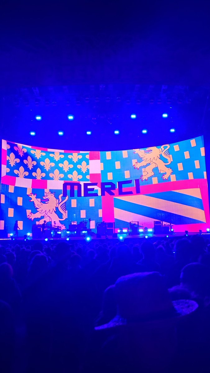 emiliepak's tweet photo. Merci infiniment pour ce putain de concert qui a fait un bien fou.
"Vivre encore plus fort" 
@nicolasirkis
@oLidESaT_ 
@indochinetwitt 
@eurockeennes https://t.co/nmPo1V3tiI