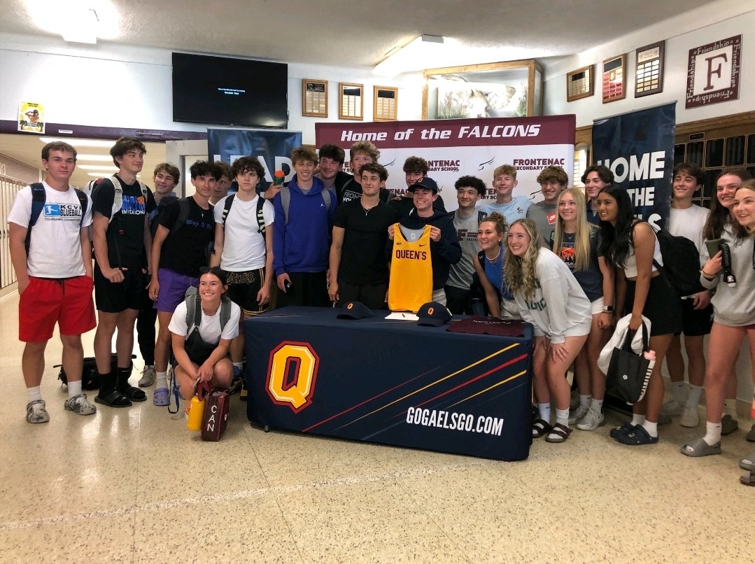 🏃‍♂️ Congrats to Angus Skinner who officially signed with the <a href="/queensgaels/">Queen's Gaels</a> Cross Country and Long Distance Track teams!! #FalconPride