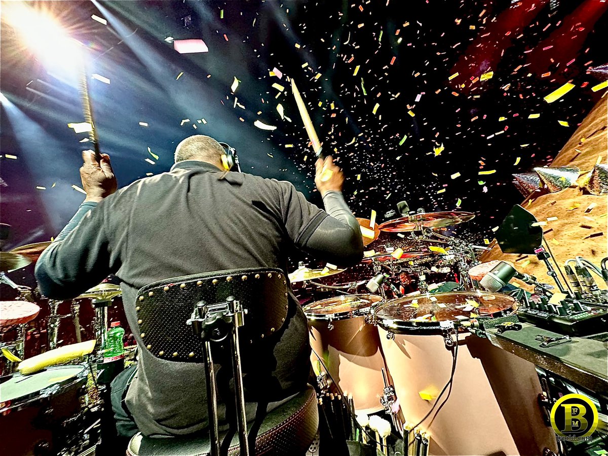 BrianFrasierM's tweet photo. Great show with #pink , band, dancers & crew at #ernsthappelstadion in Vienna, Austria tonight!
📸 by @Antoniogeary 🙏🏾
@PearlDrums @SABIAN_Cymbals @EvansDrumheads @VaterDrumsticks @RolandGlobal @sE_Electronics https://t.co/7qSzdiIBa6 #TunerFishLugLocks @CYMPAD_USA @drumdots @MusicNomadCare @FloodedStudios @LowBoyBeaters @HumesandBerg @dauzdrums #bfmsignaturesnare #bfmsignaturesticks #bfmsignaturesnarecase #bfmsignaturejersey #bfmsignaturecymbal #bfmsignaturebeater #bfmsignaturedrumkey #bfmworld #bfmworldinc