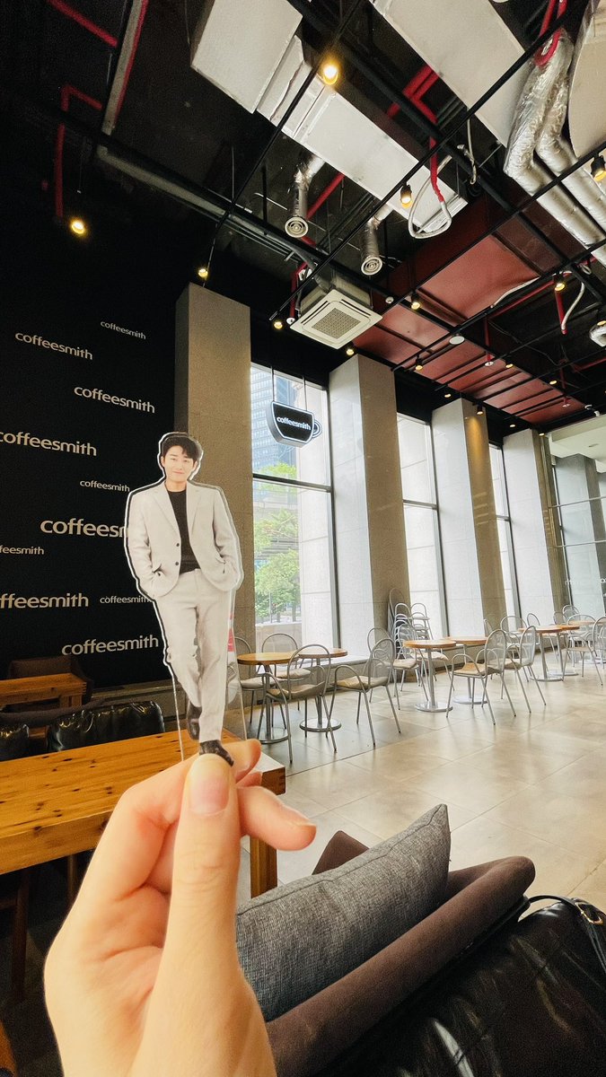 shj_sangchaeg's tweet photo. #ひょなの渡韓日記 #ホジュ活
ここも行きたかったカフェ #coffeesmith
#ミセスコップ で #ソンホジュン さん演じるジヌとドヨンがデート(?)よくしてたところ。
撮影された店舗はなくなったらしい?けど、別店舗がホテルの近くにあったので来てみました🫶
ジヌぅー♥️1.2を争う好きな役です♡ https://t.co/IqlHPwWIn4