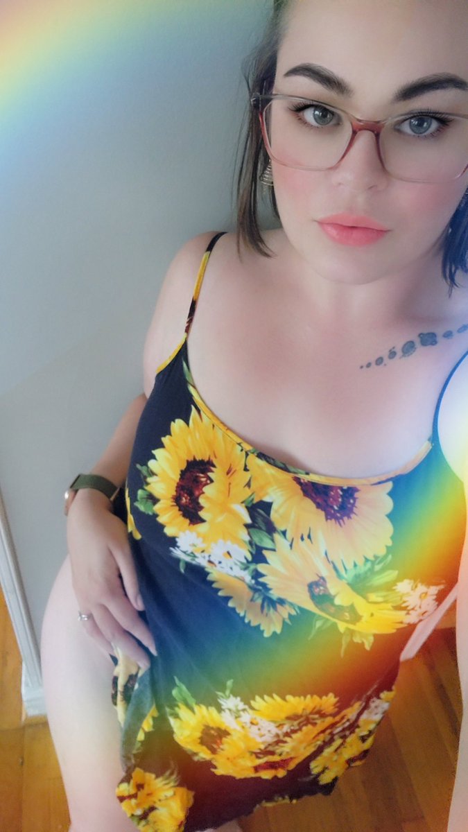Wednesday_Deary's tweet photo. I'm going live on Twitch at 8:30, come hang out and chat with me. Don't forget tips get you exclusive content!!!
https://t.co/dL2TY4FRtS
#ofgamer #ofmodel #gamergirl #destiny2 #xbox    #sw #lewdtuber #twitch #adultfantasy #cannamom #zooted #canna 
Don't forget to sub!! https://t.co/M5EXZHc3kN