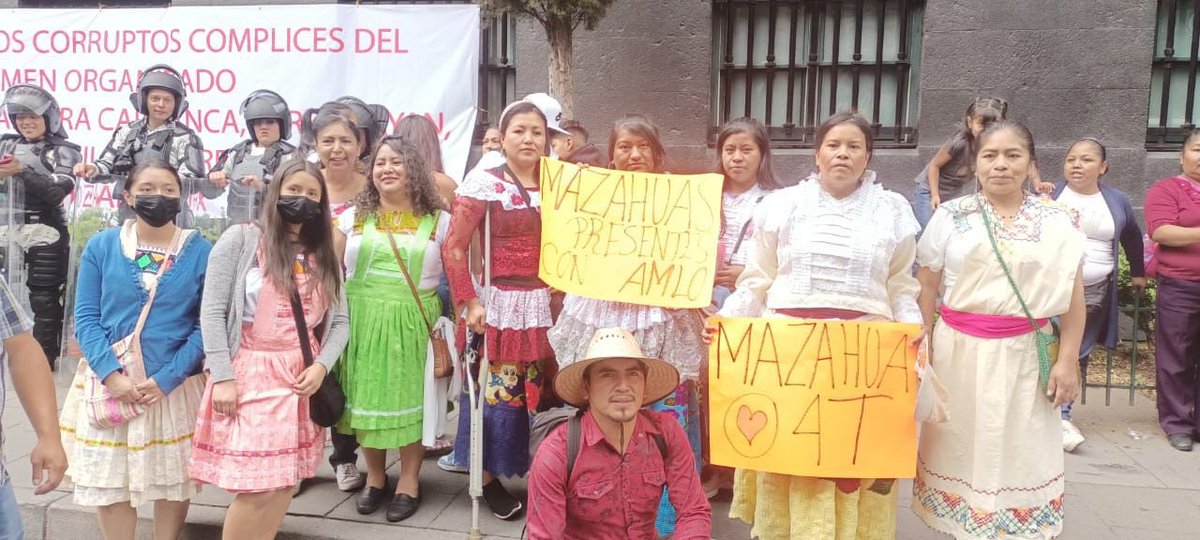 DuniaLudlow's tweet photo. Gracias especiales a las organizaciones indígenas que confían y ayer mostraron su apoyo en la 4T que encabeza el Presidente @lopezobrador_ 
#EsUnHonorEstarConObrador https://t.co/y0fiDzXS5S