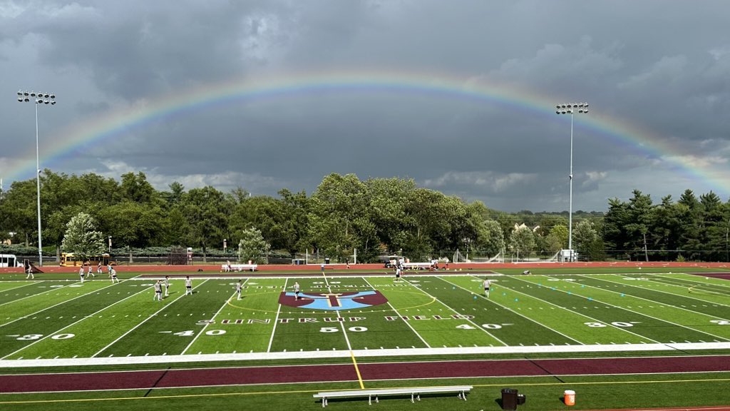 DeSmetJesuitHS's tweet photo. Beautiful &amp; bright rainbow shining over @Spartan_Country tonight #FindingGodInAllThings #stlwx @fox2ch @scottontvKSDK @SteveTempleton https://t.co/63vjKsdWBh