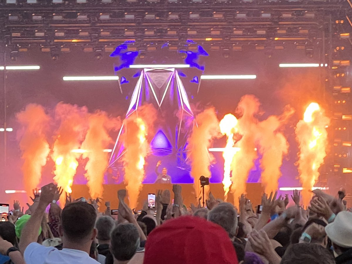 iampirus's tweet image. What a @asot #astateoftrance #asot #london , another amazing event with my bro @PoGoMiloUK 🤗! @arminvanbuuren super, loved the blah blah blah pitched hardstyle! ❤️ 🔊#arminvanbuuren