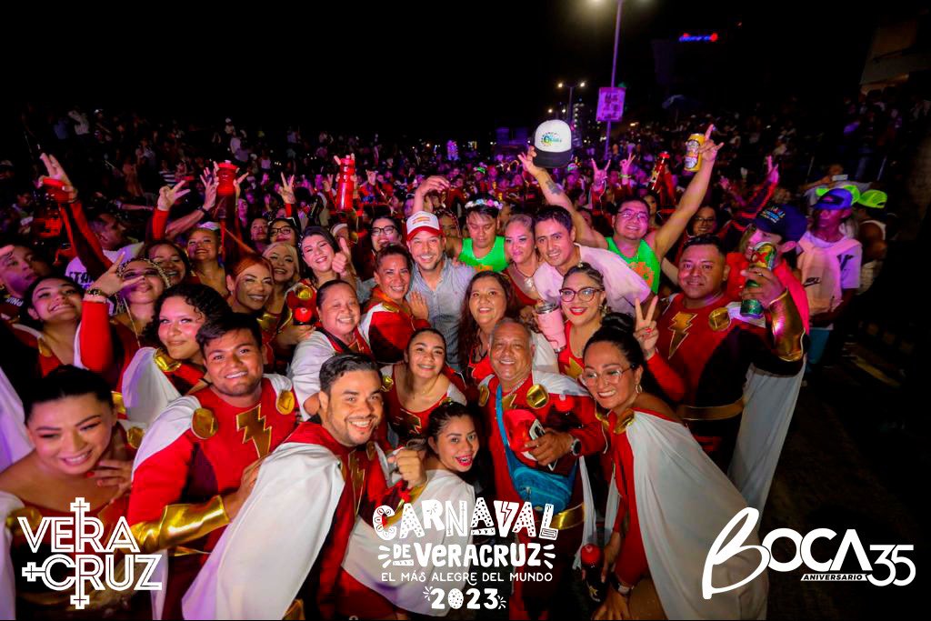 JM_UNANUE's tweet photo. ¡Gran ambiente en el primer desfile del @carnaval_ver ! 

Nos vemos más tarde. 

¡Muchos saludos a todos! https://t.co/eQaDAuKCqD