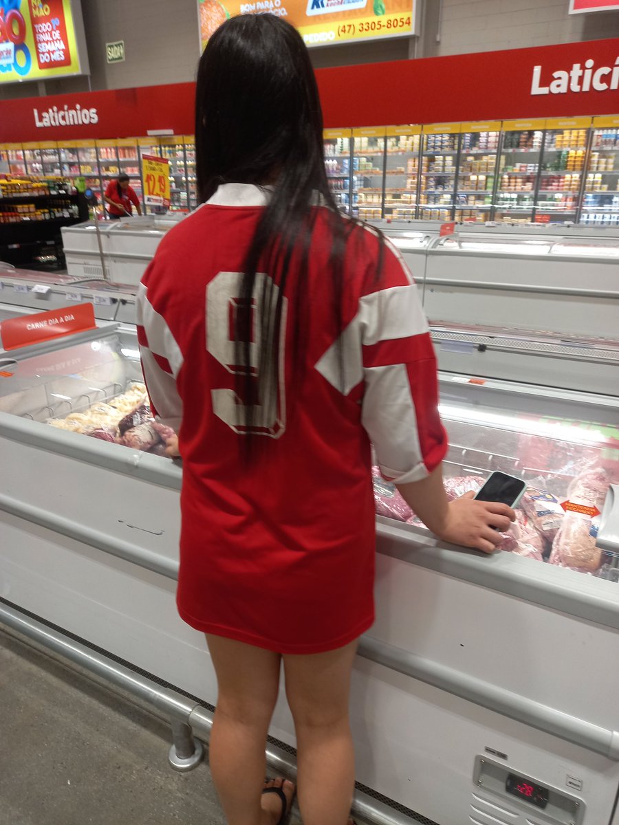 Leonnister_'s tweet photo. Camisa parecendo um vestido https://t.co/stq6CTOUrg