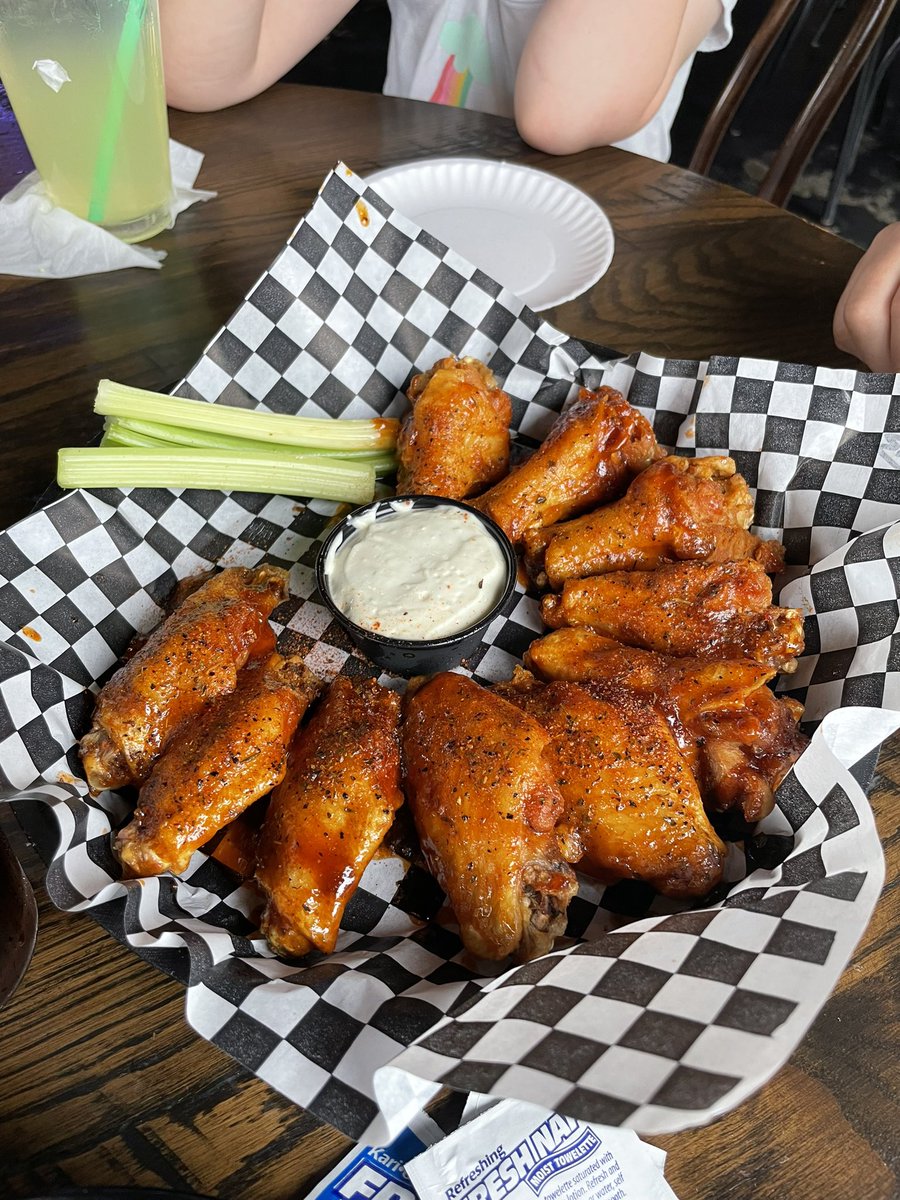 BuffaloEats's tweet photo. After jumping around a massive bounce house in the Eastern Hills mall parking lot for 3 hours, we treated ourselves to @BarBillTavern Cajun Honey Butter BBQ pizza logs and wings. 

We earned these. https://t.co/icgnJnjKXM