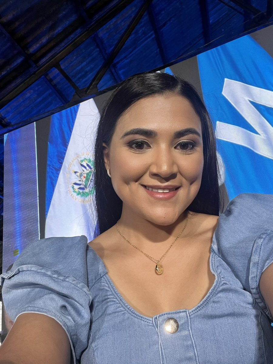 AlexiaRivasG1's tweet photo. Nuevas Ideas 🇸🇻 https://t.co/KAMne7431p