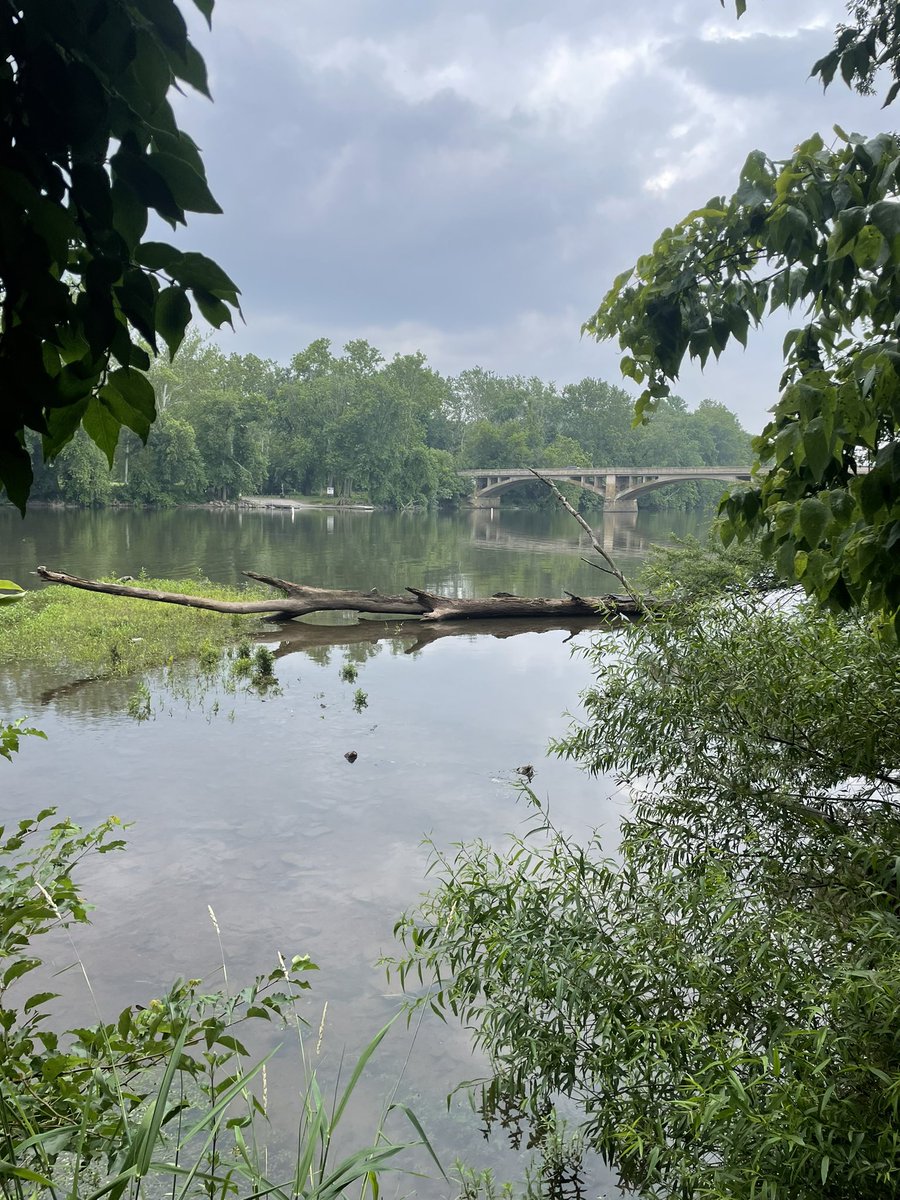 Participating in <a href="/therunchat/">#RunChat 🏃</a> #runchathunt running scavenger hunt. The first item on the list is a body of water - here are photos of the Schuylkill River along the Schuylkill East Trail. I always enjoy running along rivers &amp; creeks - the views are so pretty!