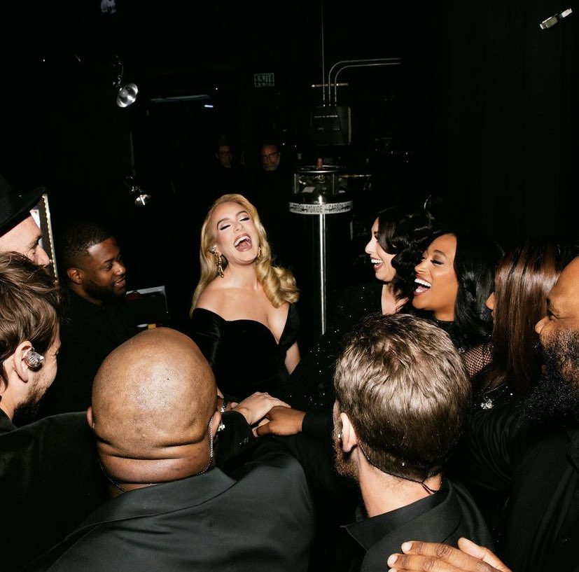 gilda_patetta's tweet photo. Lo que ha servido nuevamente @Adele es demencial artisticamente y en esa fusión perfecta de elegancia ardiente 👑🔥🔥🔥🔥♠️♥️♣️♦️ Love In The Dark me apasiona en cada  #WeekensWithadele más y más🥹🫶🫶🫶🫶 https://t.co/epzN63ViBE