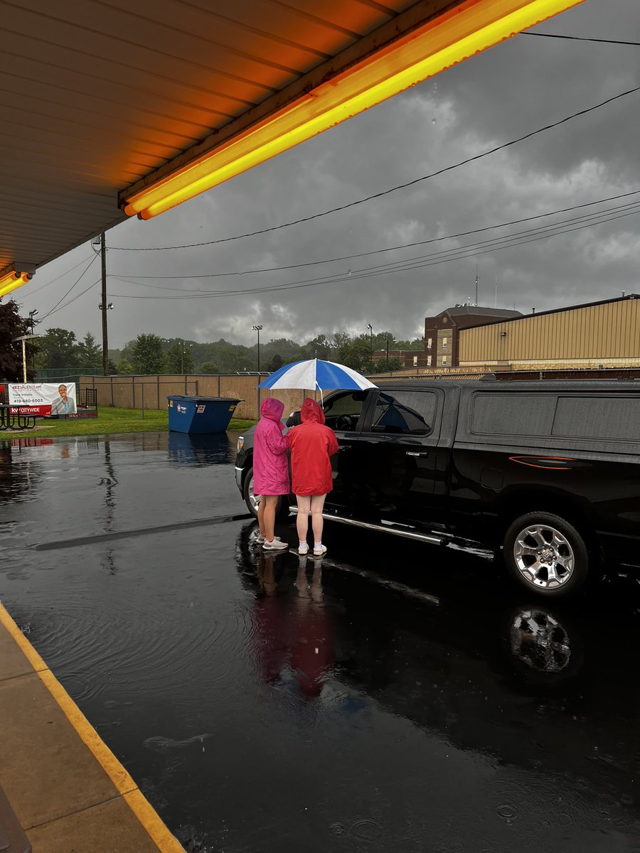ScreamSprinkles's tweet photo. Gotta love the Sprinkles gals! Braving the pouring rain to take orders outside in the drive thru! We are blessed to have them. 🥰 https://t.co/EOe2zrJxlr