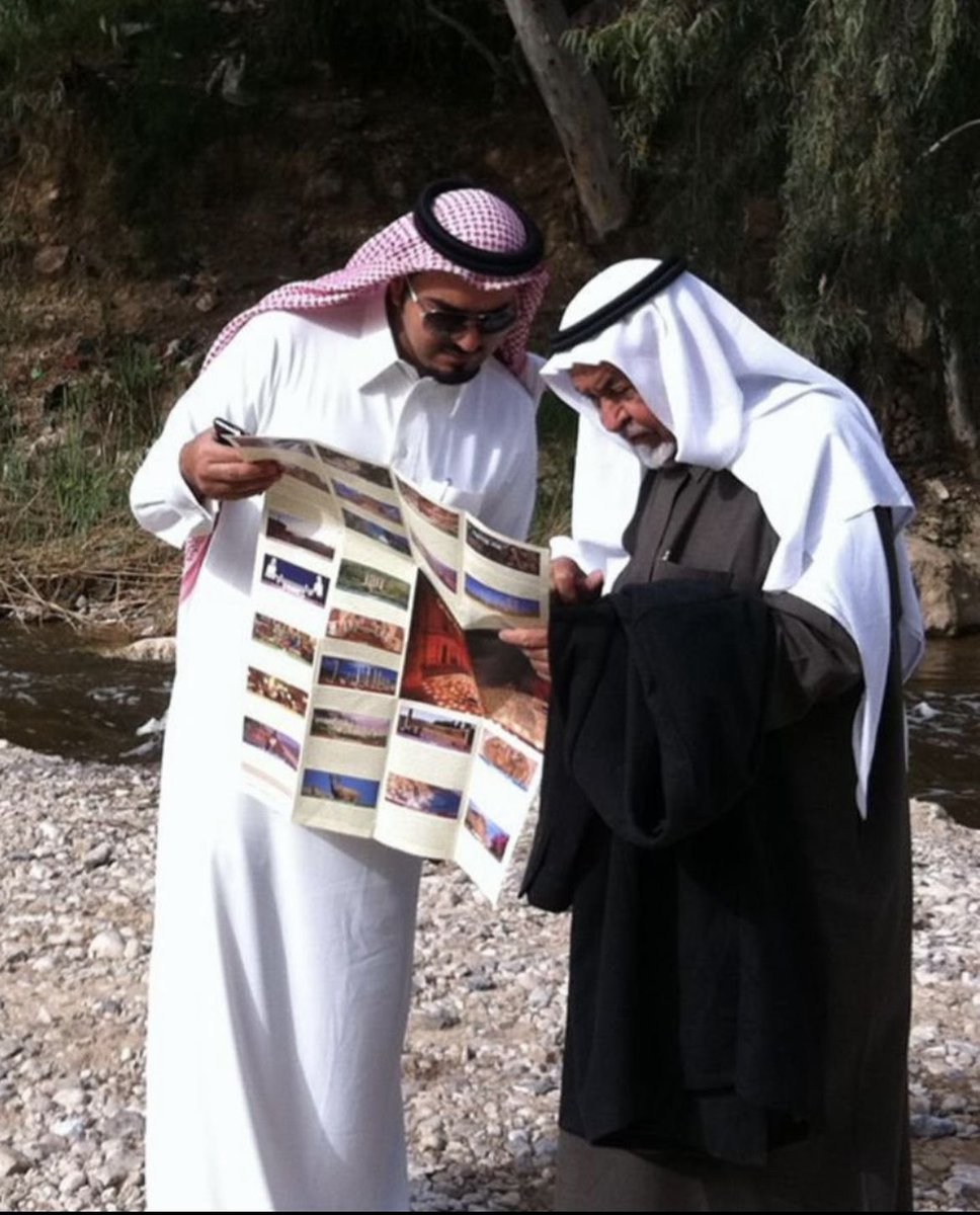 AlmousaBMM's tweet photo. يا ربي فإرحمهُ، وضاعف أجرهُ
       أغدِق عليهِ, بفضلك المدرارِ 

يا ربي فإرفعهُ لِأَعلى مَنزِلٍ
        في جَنّةٍ من تحتها الأنهارُ

أكوابها موضوعةٌ, وقِبَابُها
        مرفوعَةٌ, حُفّت بها الأنهارُ

وصِحَافُها من فِضّةٍ , ولباسُها
      من سُندُسٍ , وطعامها أطيارُ https://t.co/b9ociCrZ2K