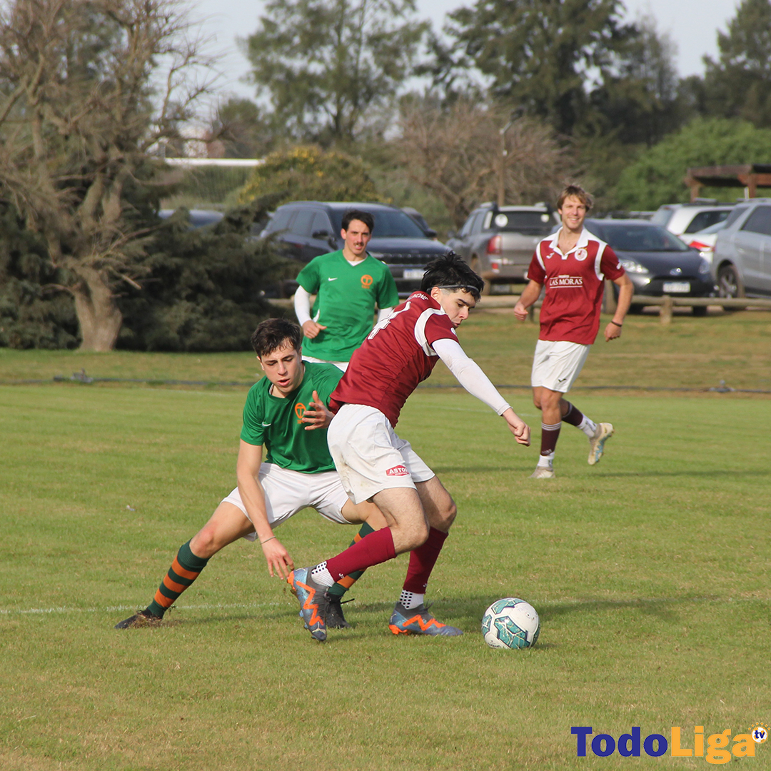 TodoligaTV's tweet photo. ⚽️ @TAPE_U venció 2-1 como local a @JMUniversitario por la Fecha 11 de la Divisional A de Mayores. El triunfo le permitió llegar a 15 puntos y colocarse en el sexto lugar. 

📷 Más fotos en https://t.co/L3JLnwRv9w https://t.co/EBUdQhpPlz