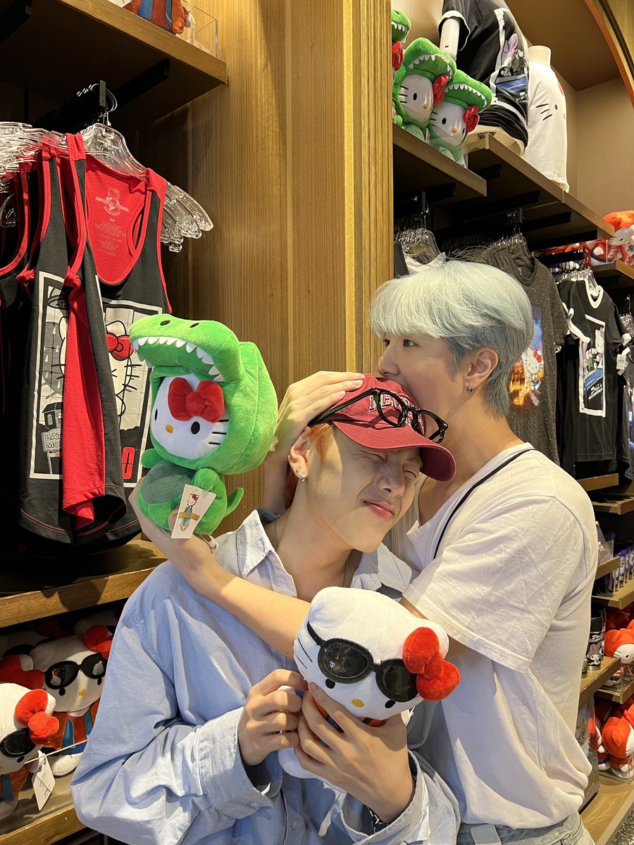 WEiBrazil's tweet photo. @WEi__Member #TRAD | 03.07.23

Atualização de Daehyeon no perfil dos membros do WEi.

[#DAEHYEON] Nosso confiável Dong Han, em primeiro lugar, feliz aniversário!😚 Como tenho corrido sem parar, sempre fico emocionado, confiante e feliz quando vejo você.  + https://t.co/st2Bd4FEiq