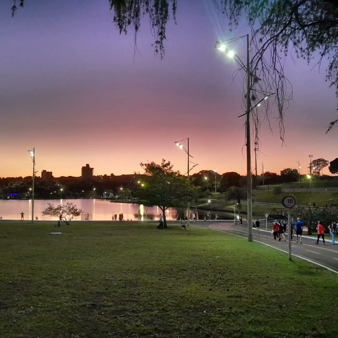 edusilveira76's tweet photo. Curtindo o domingo apreciando o entardecer. Vários tons de cores.
.
#fimdetarde #sunset #pordosol #entardecer #anoitecer #sunday #naturephotography #nature #instaphoto #instanature #photooftheday #photo #belezanatural #apreciando #curtindoodia #multicores #ceucolorido https://t.co/xu1UISYOYx