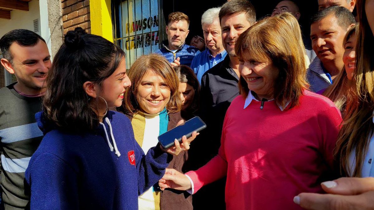 LANACION's tweet photo. "¡Ganamos San Juan!": Patricia Bullrich reveló que habló con Orrego y adjudicó la victoria a Juntos por el Cambio https://t.co/TmAZx28v5H https://t.co/Fpsy3GaAma