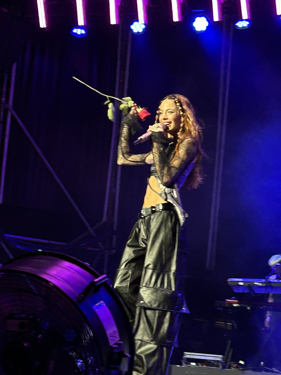 vilutini4's tweet photo. Y nada qua decir 
Mejor noche de mi vida 🥹🏹🤍

@TiniStoessel https://t.co/OSAJjY3yV7