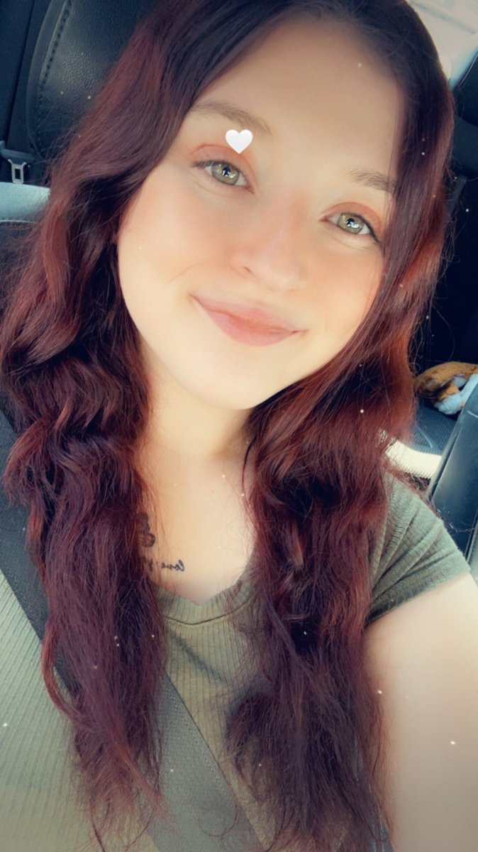 Kayla1594811166's tweet photo. Got my hair dyed… what do y’all think?

#onlyfans #hairdye #greeneyes #newhaircut #newhaircolor #newlook 

https://t.co/bBLbrdR3sf https://t.co/qzfSGdocaa