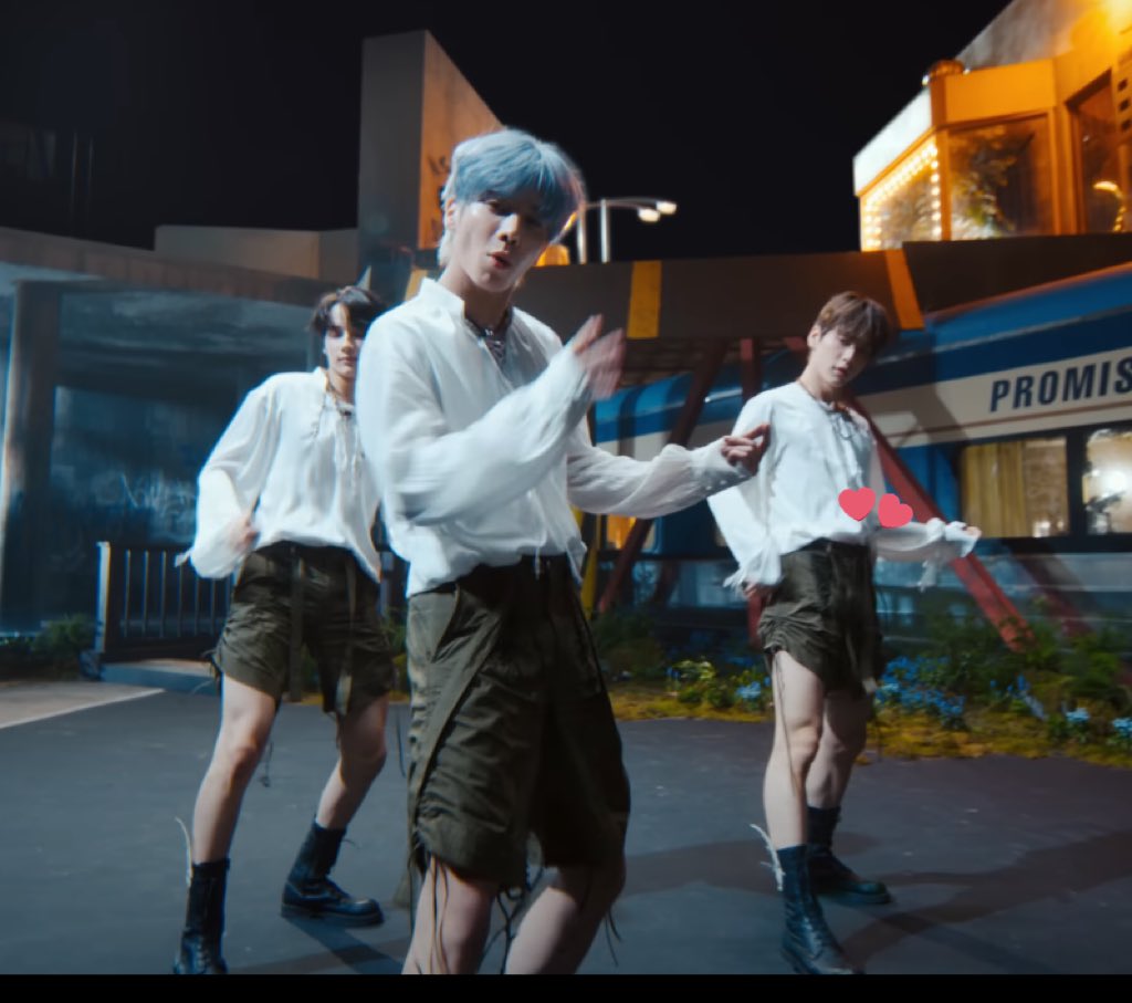 moawolsource's tweet photo. i’m also watching my school president rn so it’s just like boys in shorts in my face 24/7 and i’m like woah they just like my kisoobs 😤💖💖💖 https://t.co/qGL6wGT4sz