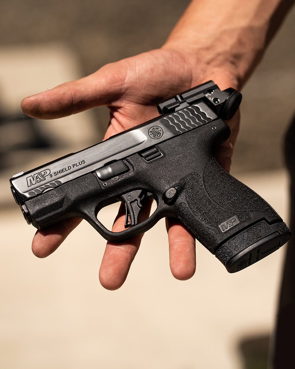 Smith_WessonInc's tweet photo. #SHIELD Sunday. What are you carrying today?

For us, it's the standard M&amp;P®9 Shield™ Plus with the @leupoldoptics DeltaPoint® Micro Red Dot.
#SmithAndWesson https://t.co/RkuyCY6tWf