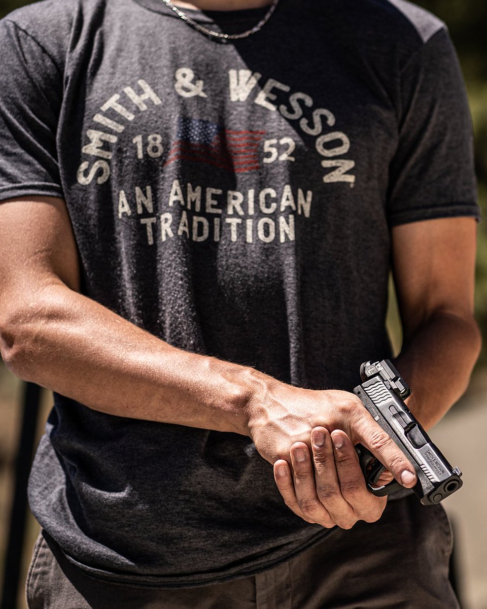 Smith_WessonInc's tweet photo. #SHIELD Sunday. What are you carrying today?

For us, it's the standard M&amp;P®9 Shield™ Plus with the @leupoldoptics DeltaPoint® Micro Red Dot.
#SmithAndWesson https://t.co/RkuyCY6tWf