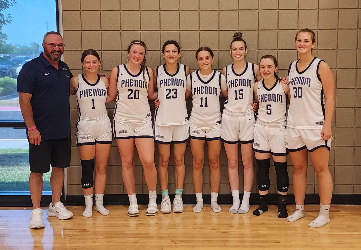 A fun weekend in Wichita at the @I35Showcase_GBB with my teammates and Coach @AllenMaltsberg1! We wanted some different results, but we battled. Proud of everyone of these girls! @15HannahGibbons @AubreeRogerson @AshtynCallaway @thatschmittkid @cam_hart11 @TaylorGreen_11
