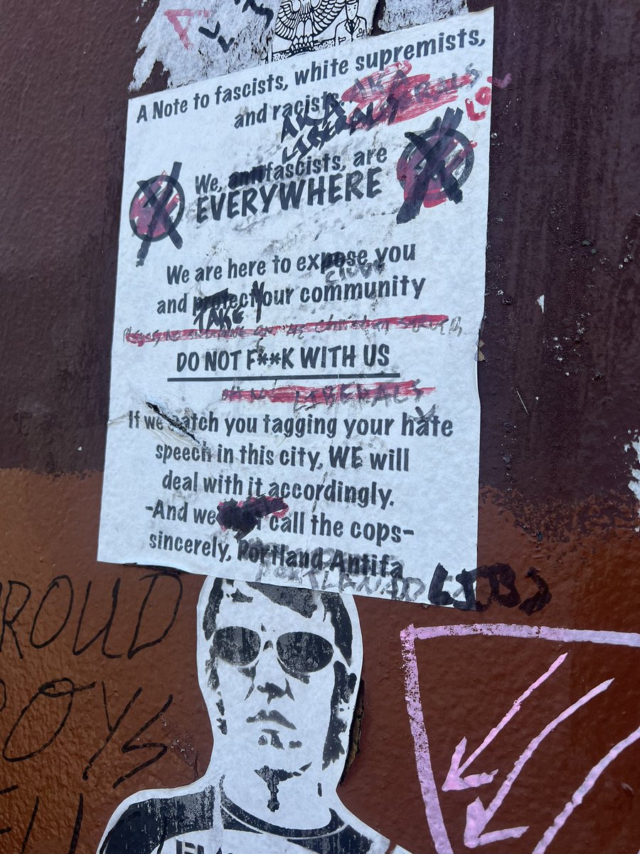 KrangleKrass's tweet image. Gotta love the PDX. #Portland #TheDreamofthe90sareAliveInPortland #wheatpaste #stickers #slaps #streetart #grafitti