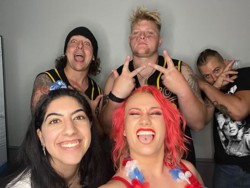 RileyKrowe00's tweet image. Squad up🫶🏻