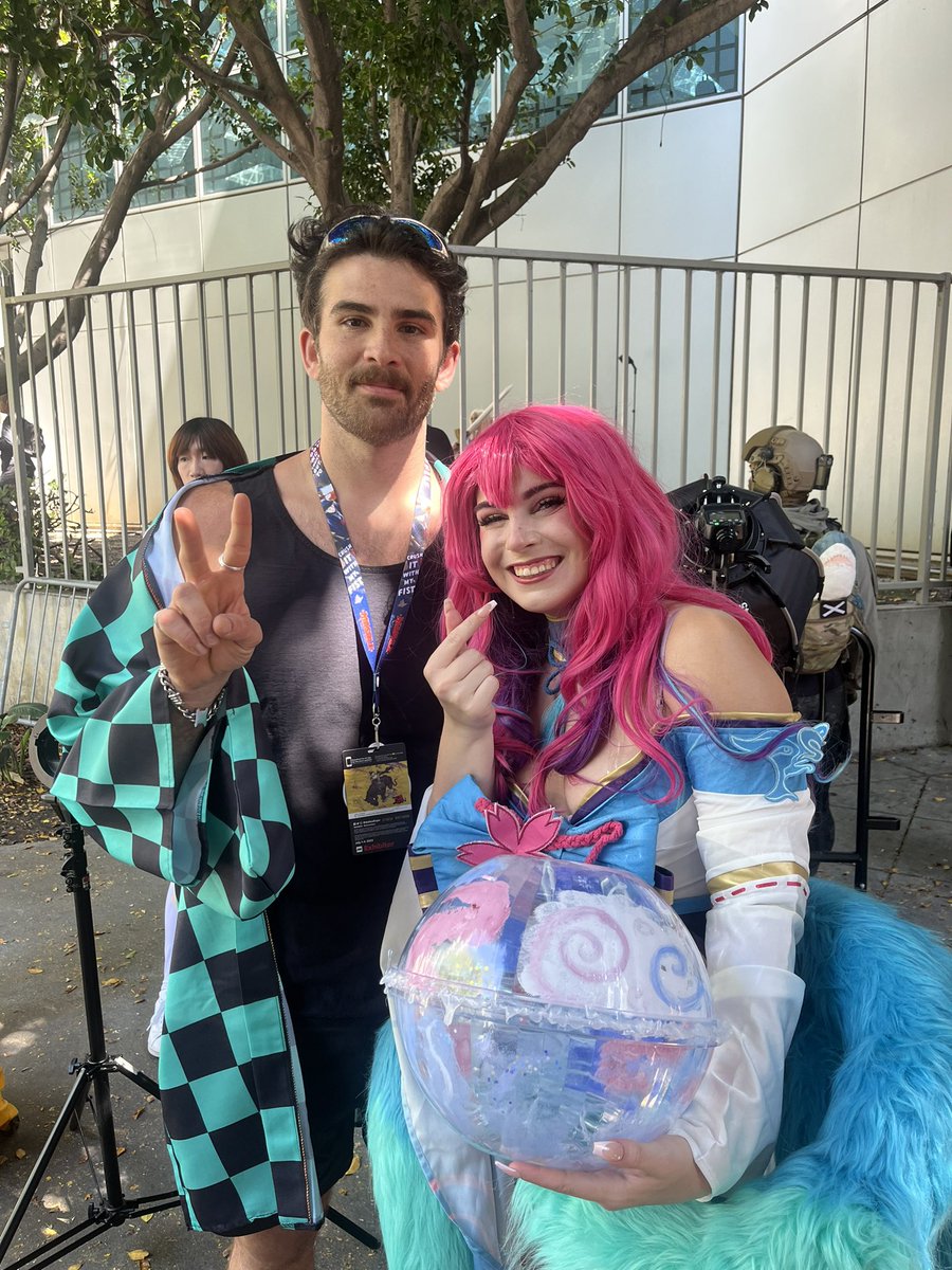 feralslothz's tweet photo. i got lucky enough to meet @nothasanabi at AX today, he was such a sweetheart i almost cried 😭 thank you for making time to take a photo with me <3 https://t.co/8vOG6x7J1H