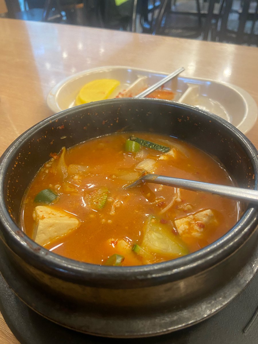naturebbl's tweet photo. [230629] 🐹💭 4:27 PM KST

: 📸
: im eating and im fine ❤️😌 https://t.co/vrzVESczpO